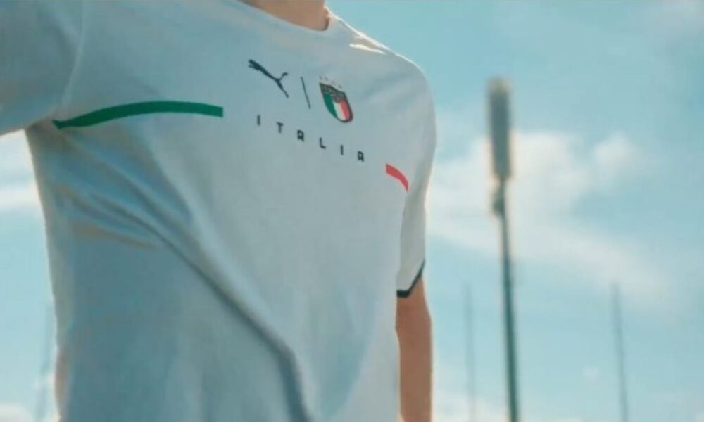 Italia, le indiscrezioni sulla seconda maglia spaccano il web